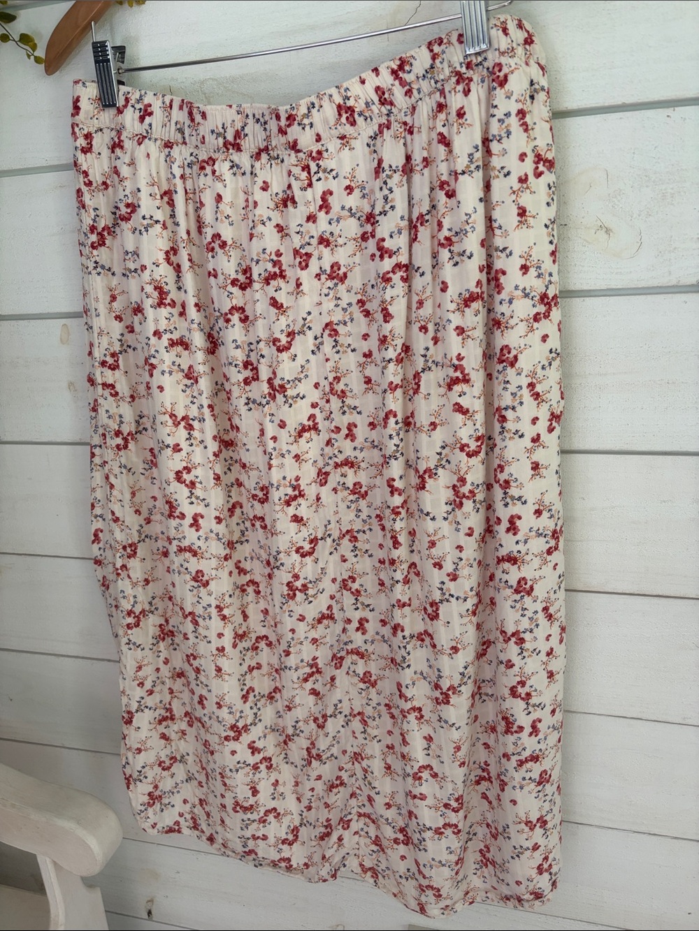 Old Navy Cream slip on Midi Skirt with Red Floral Print women’s large - Picture 6 of 7
